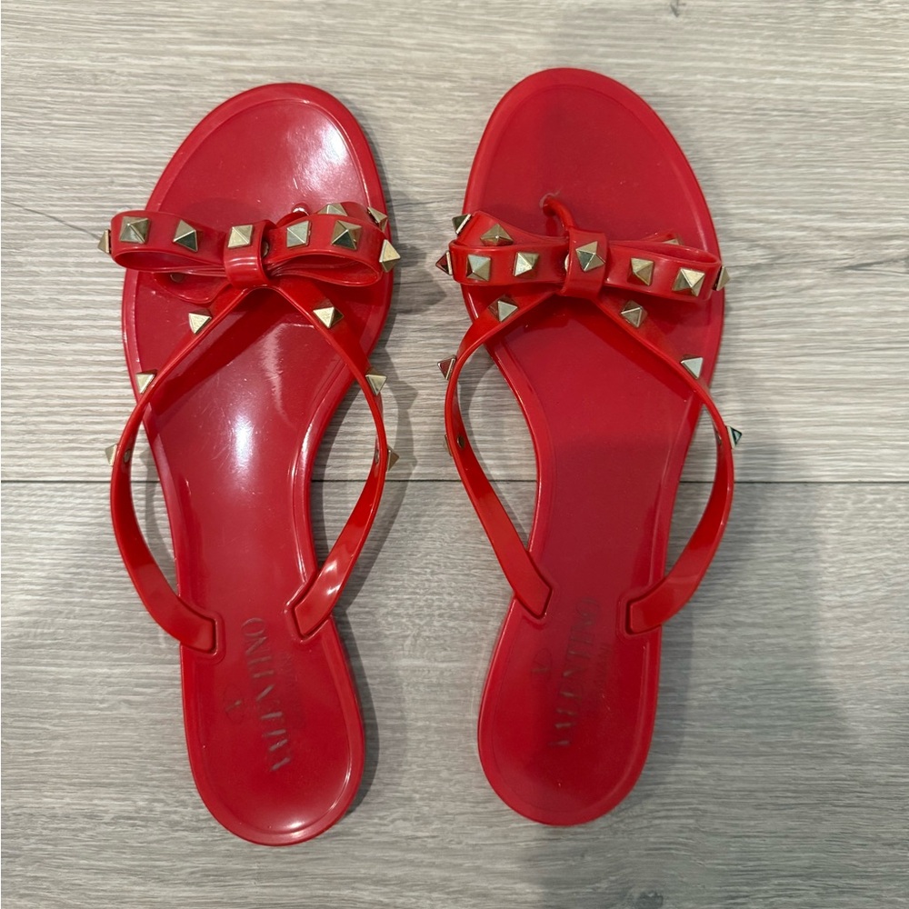 VALENTINO ROCKSTUD RUBBER SLIPPER